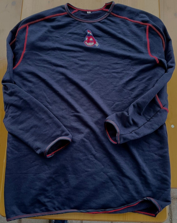 Dugout Fleece mit blauem Stickrand